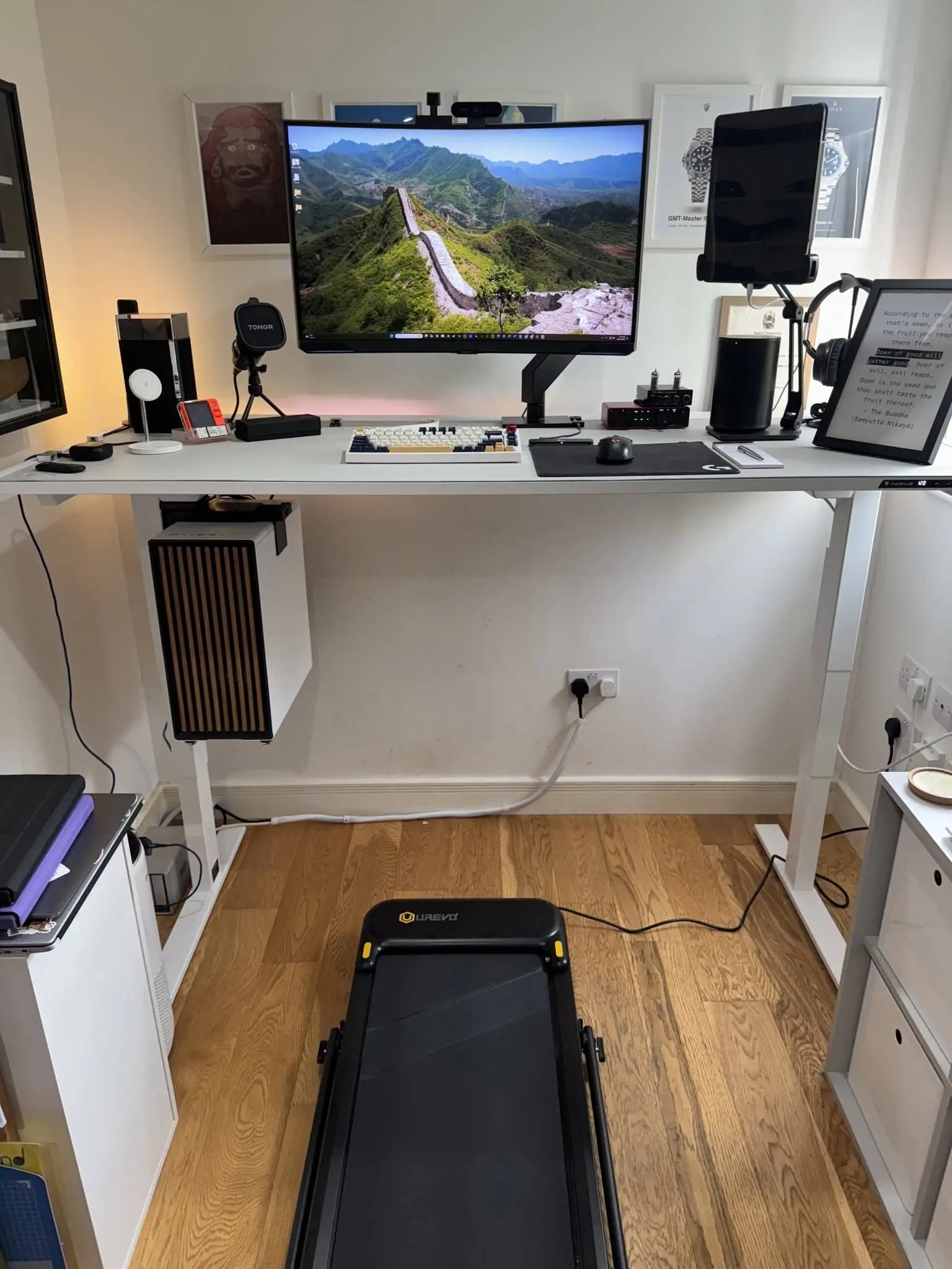 Urevo Spacewalk E2 with standing desk